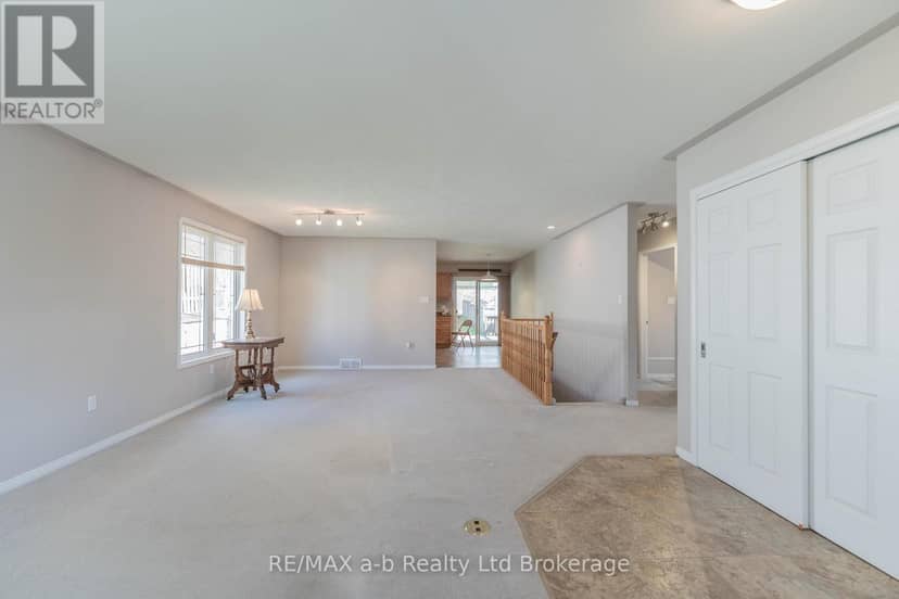 44 Beech Boulevard — photo 6 of 39