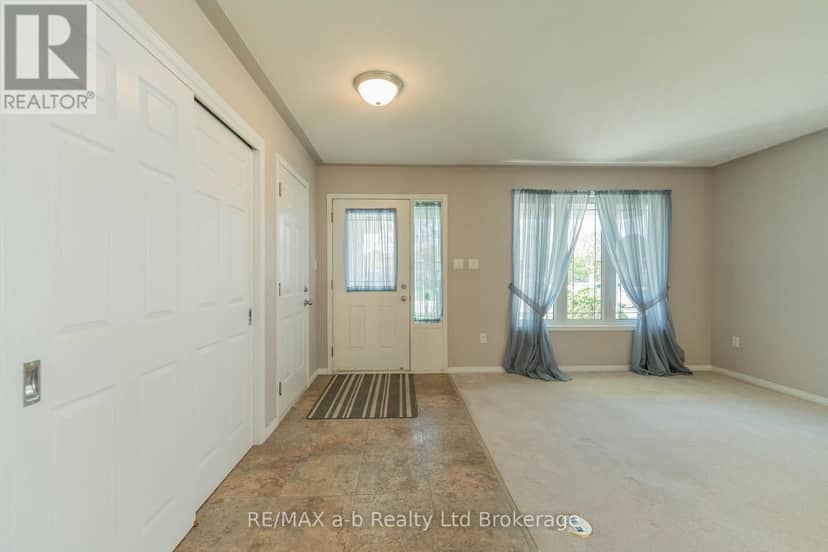 44 Beech Boulevard — photo 7 of 39