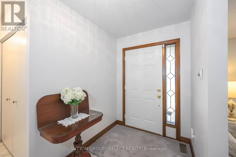 260 Village Green Avenue, London South, photo 2