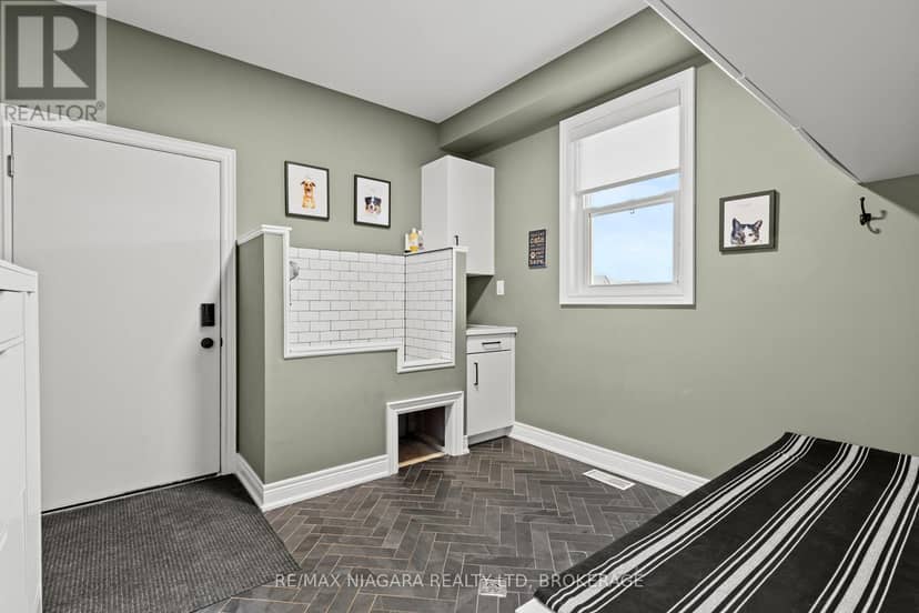 3549 Canfield Crescent — photo 17 of 38
