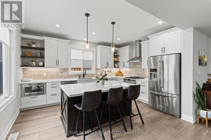3549 Canfield Crescent — photo 9 of 38