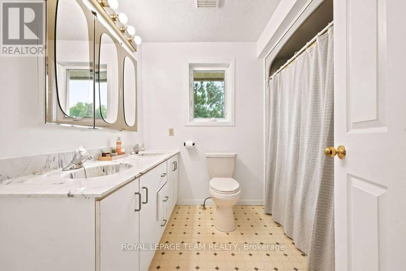 13 Springfield Drive — photo 37 of 40