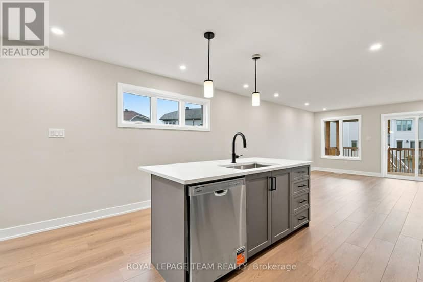 52 Whitcomb Crescent — photo 13 of 40