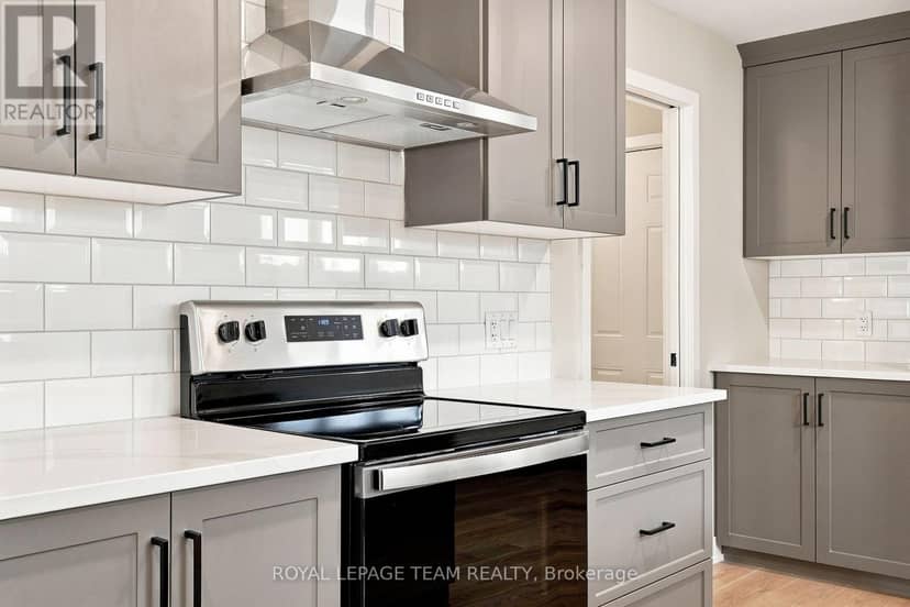 52 Whitcomb Crescent — photo 14 of 40