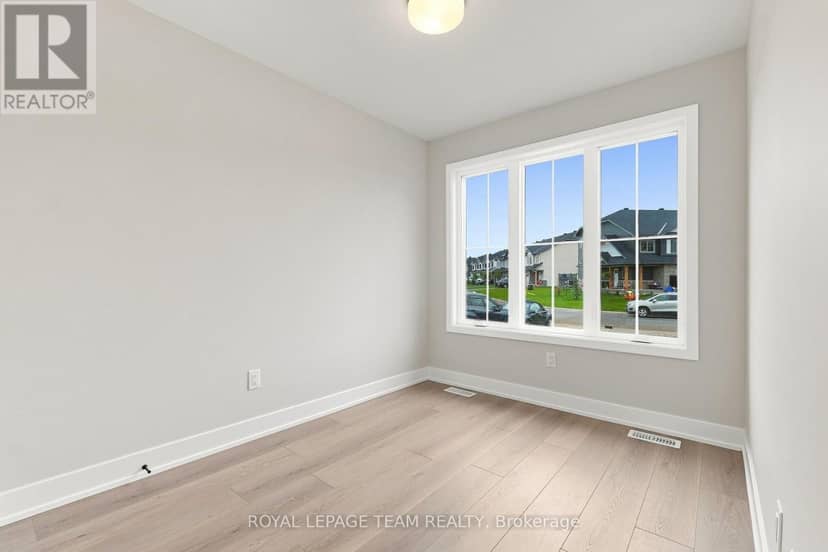 52 Whitcomb Crescent — photo 28 of 40