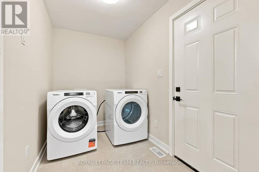52 Whitcomb Crescent — photo 30 of 40