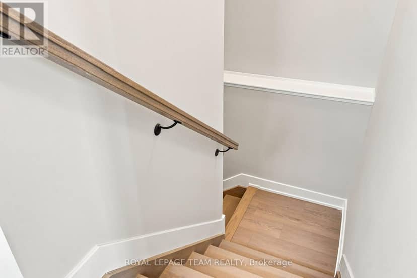 52 Whitcomb Crescent — photo 32 of 40