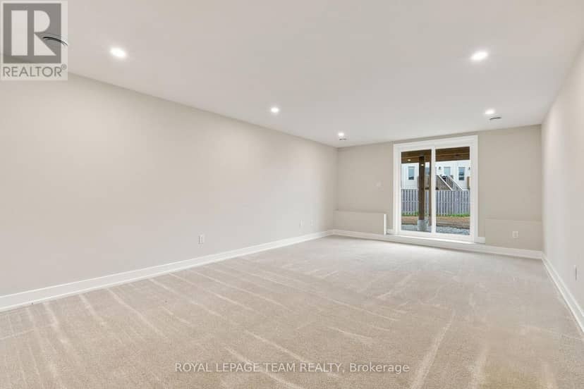 52 Whitcomb Crescent — photo 34 of 40