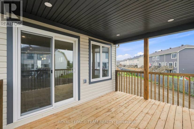52 Whitcomb Crescent — photo 37 of 40