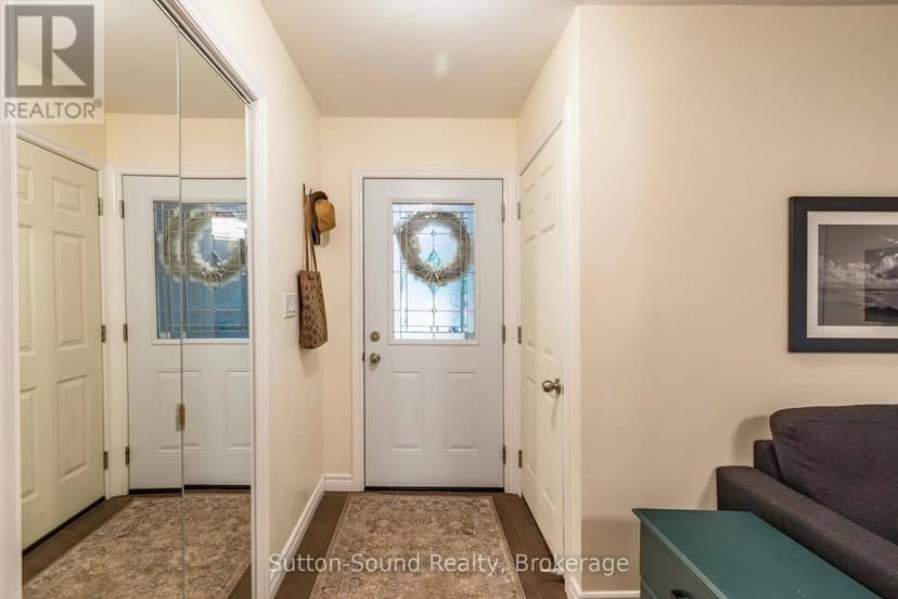 4 Maplewood Drive — photo 4 of 37