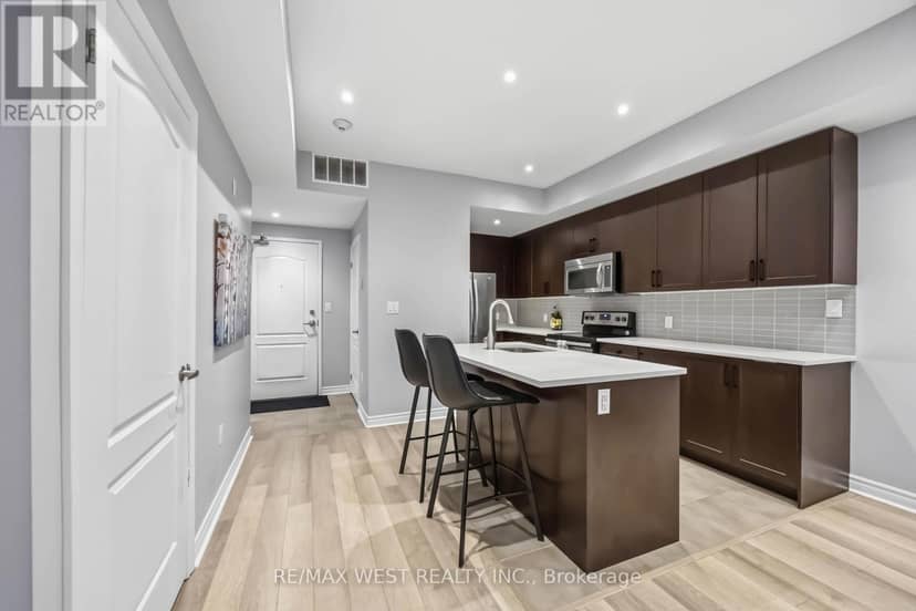 32 - 3905 Major Mackenzie Drive — photo 13 of 29