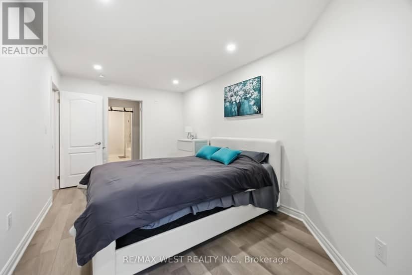 32 - 3905 Major Mackenzie Drive — photo 22 of 29