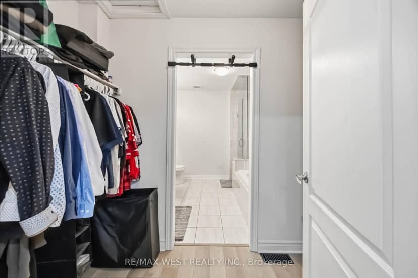 32 - 3905 Major Mackenzie Drive — photo 23 of 29