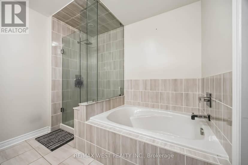 32 - 3905 Major Mackenzie Drive — photo 25 of 29