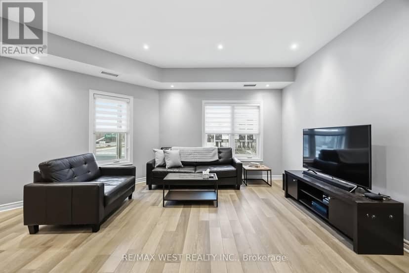 32 - 3905 Major Mackenzie Drive — photo 7 of 29