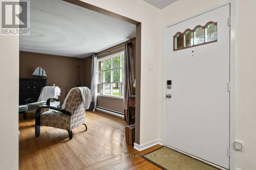 28 Southcrest Drive — photo 5 of 40