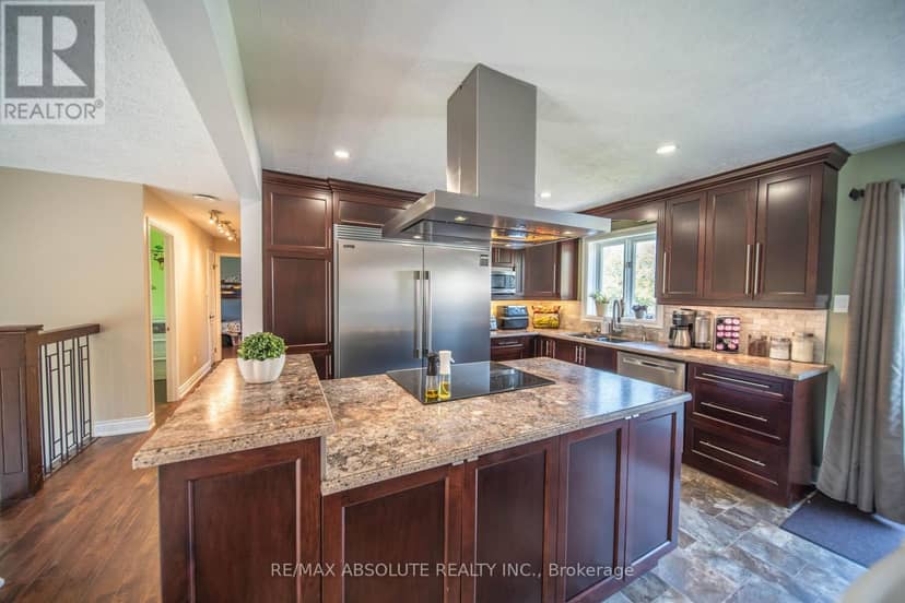 38 Duchesse Crescent — photo 10 of 40
