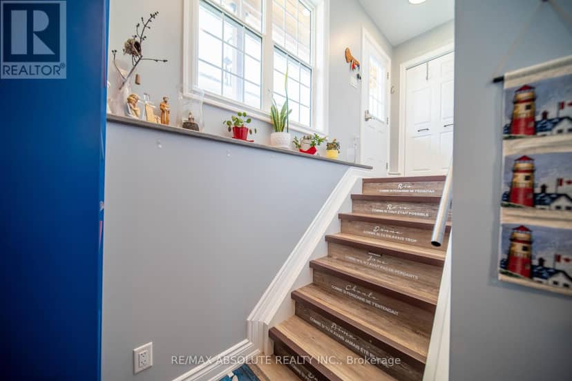 38 Duchesse Crescent — photo 27 of 40