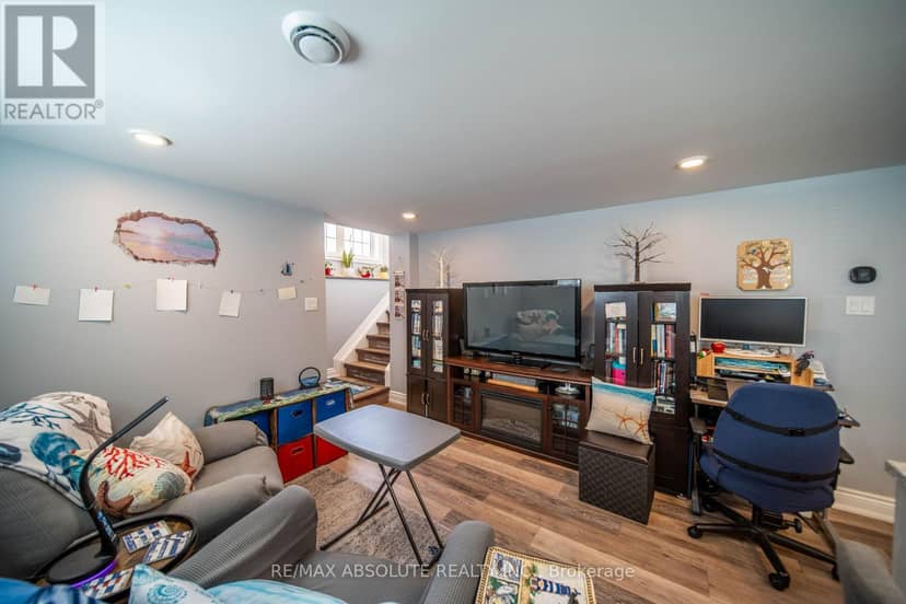 38 Duchesse Crescent — photo 28 of 40