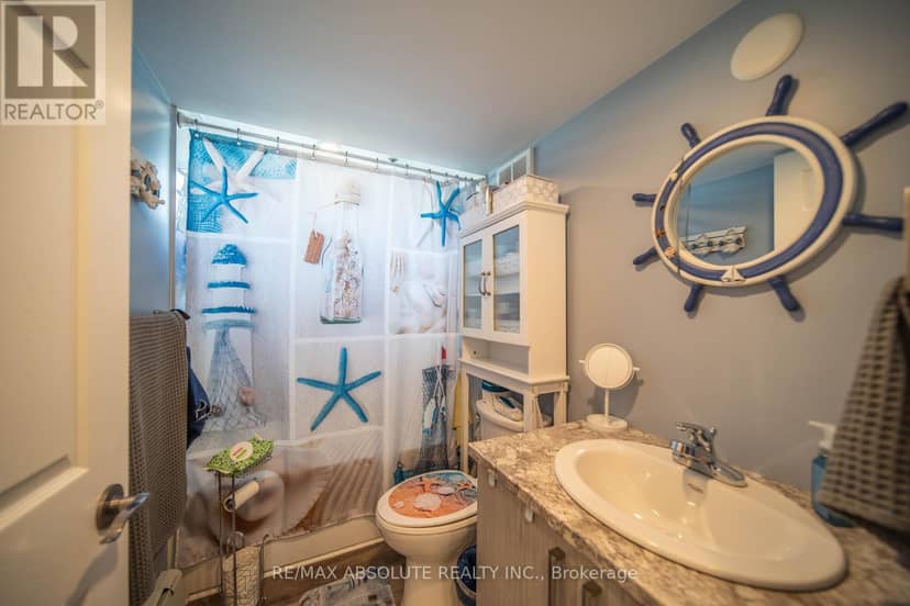 38 Duchesse Crescent — photo 35 of 40