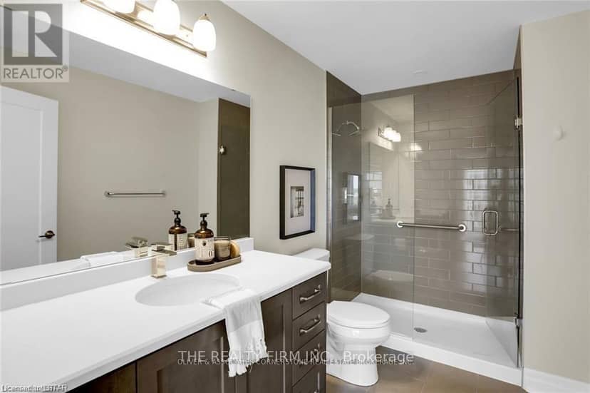 1305 - 505 Talbot Street — photo 17 of 35