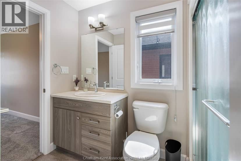 203 Moonstone Crescent — photo 18 of 40