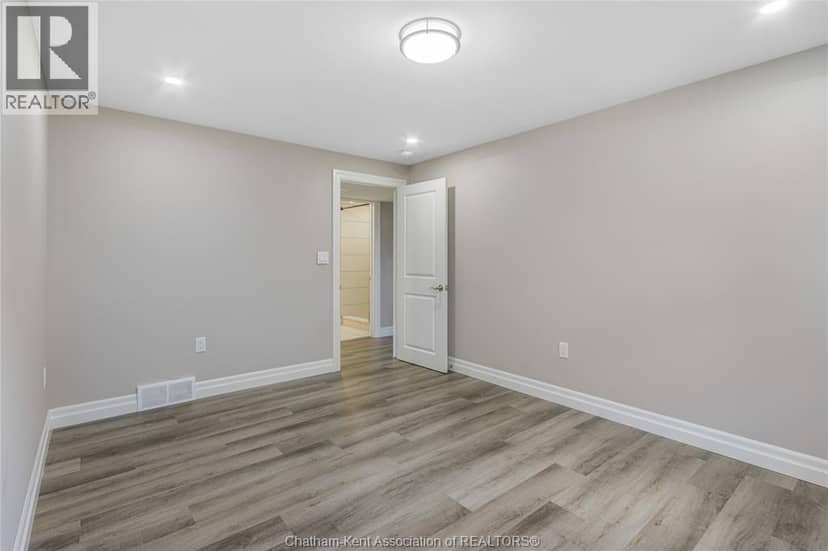 203 Moonstone Crescent — photo 28 of 40