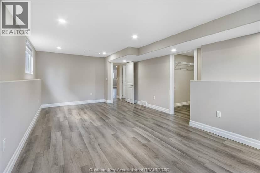 203 Moonstone Crescent — photo 32 of 40