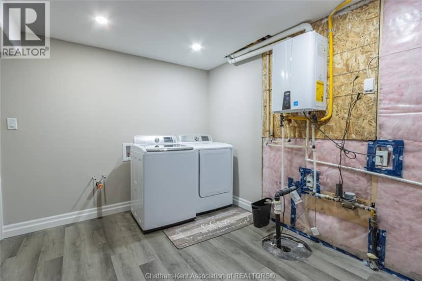 203 Moonstone Crescent — photo 35 of 40