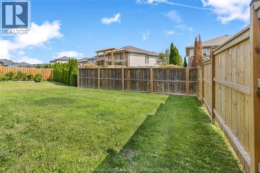 203 Moonstone Crescent — photo 39 of 40