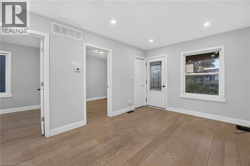 11 CRAIGMILLER Avenue, Hamilton, photo 8