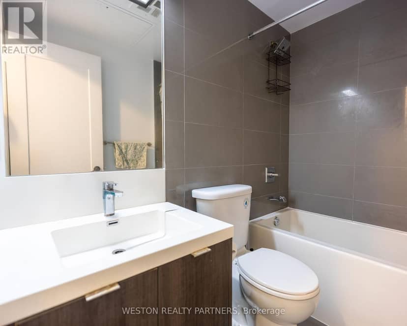 1110 - 101 Erskine Avenue — photo 16 of 34
