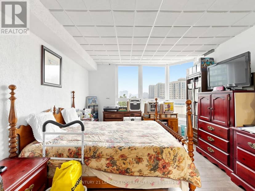 204 - 3231 Eglinton Avenue E — photo 25 of 40