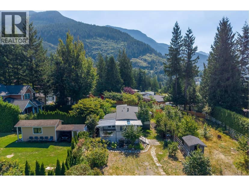 827 MINATY LANE, Britannia Beach