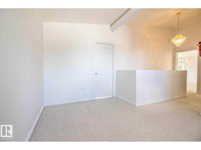 6804 102A AV NW — photo 17 of 40