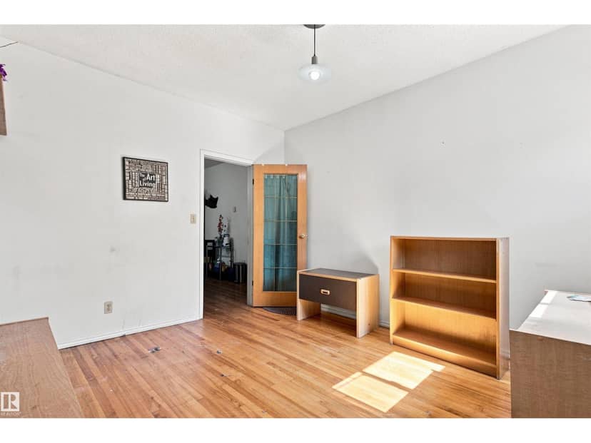 11111 81 AV NW — photo 10 of 40