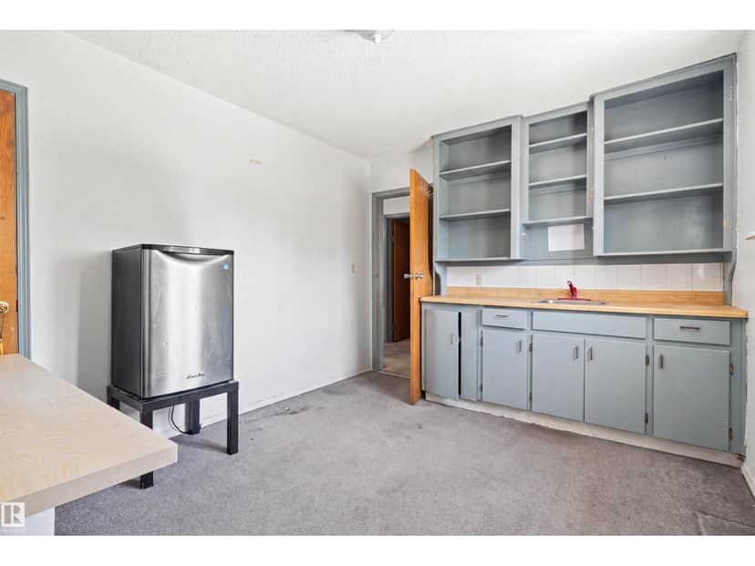 11111 81 AV NW — photo 17 of 40