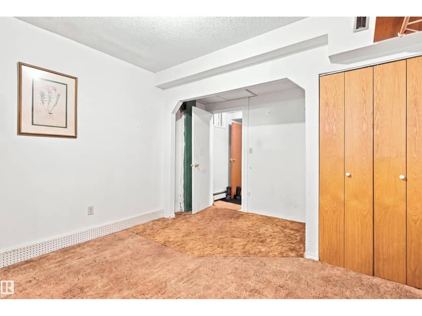 11111 81 AV NW — photo 29 of 40