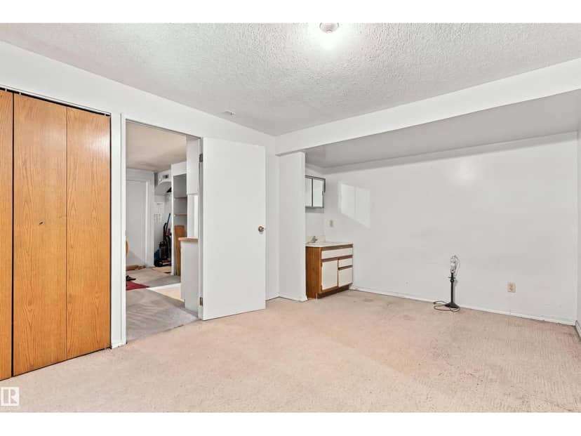 11111 81 AV NW — photo 32 of 40