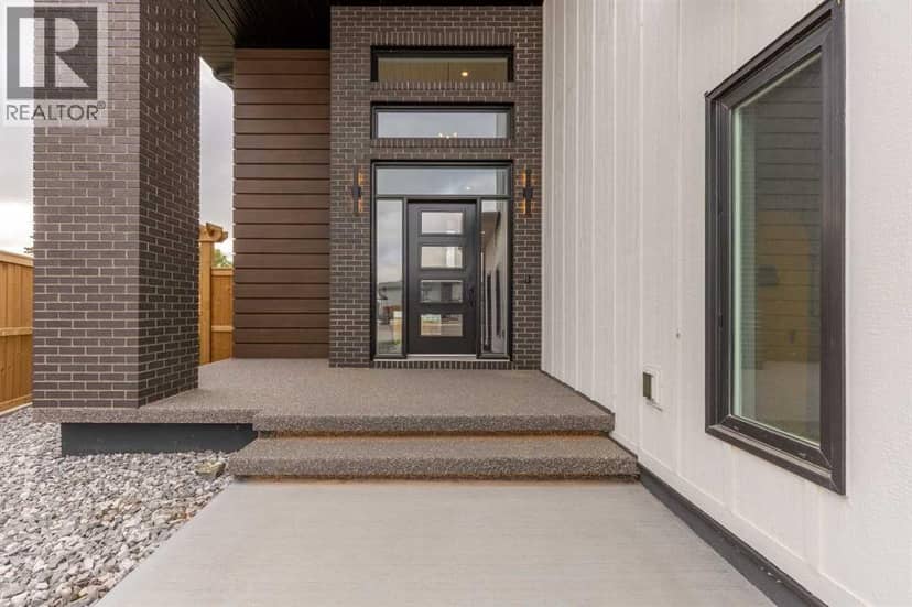 801 Sunset Place, Picture Butte, photo 3