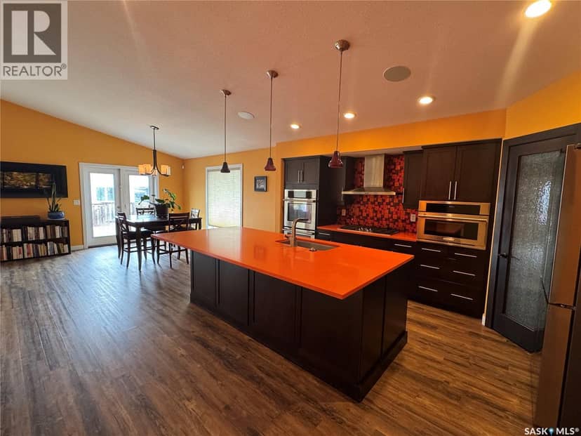 7122 Maple Vista DRIVE — photo 3 of 40