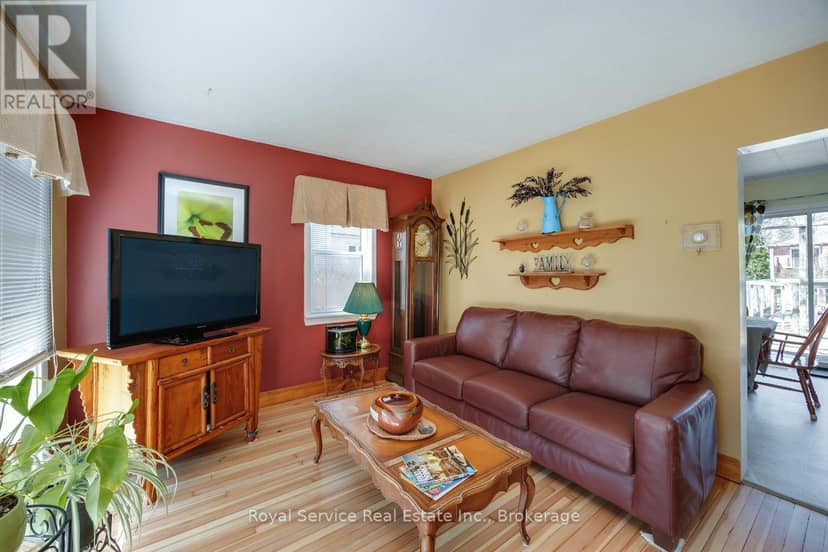 210 Shelbourne Street — photo 10 of 32