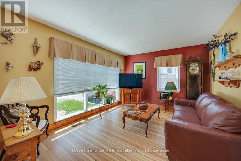 210 Shelbourne Street — photo 9 of 32
