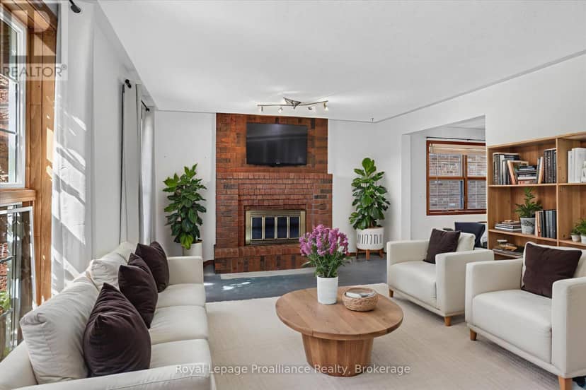 1664 Forster Avenue — photo 5 of 40