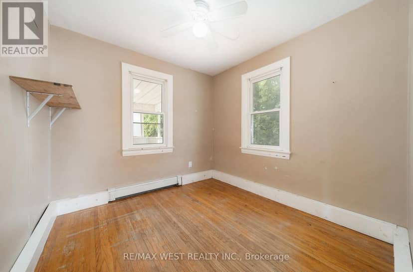 7826 Yonge Street — photo 13 of 33