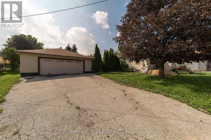 7826 Yonge Street, Innisfil, photo 2