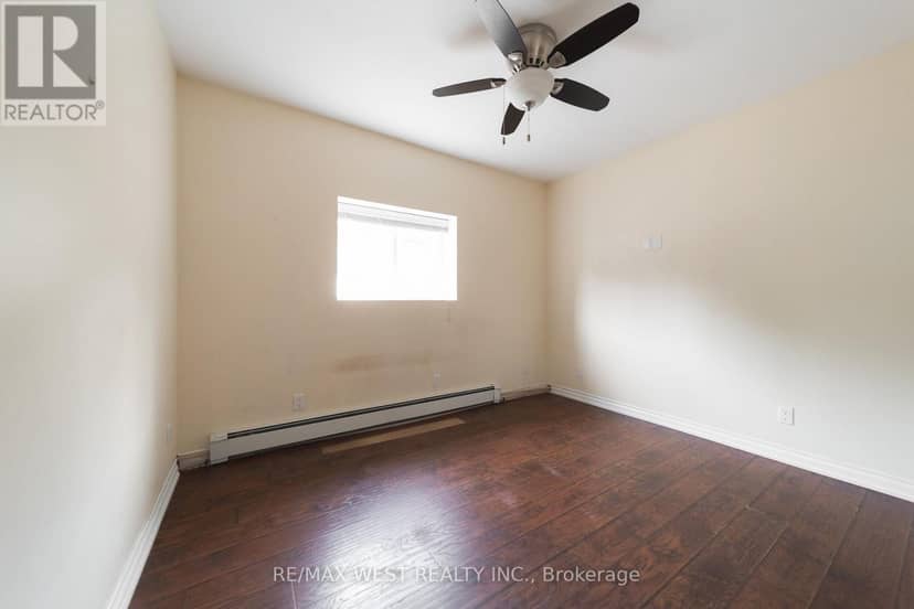 7826 Yonge Street — photo 31 of 33