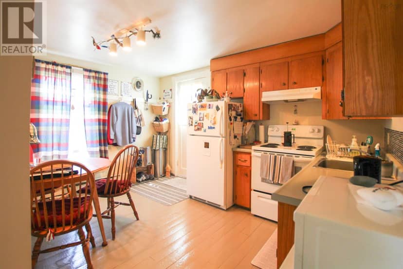 28 St. Andrews Street — photo 10 of 27