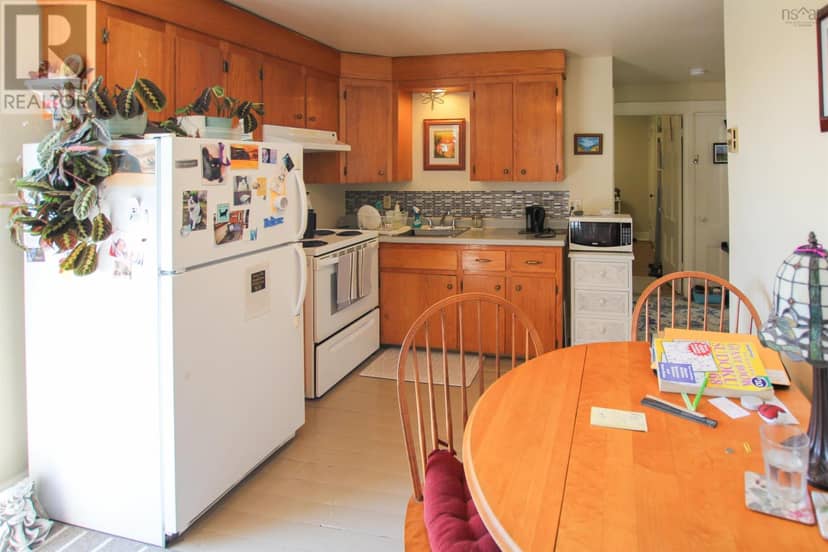28 St. Andrews Street — photo 5 of 27