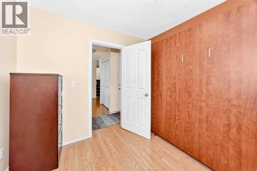 325 Luxstone Green SW — photo 23 of 40